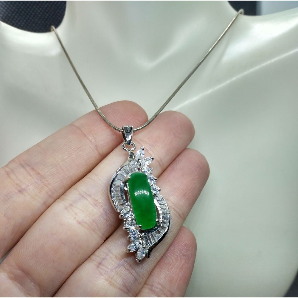 emerald in white gold tone setting 925 chain